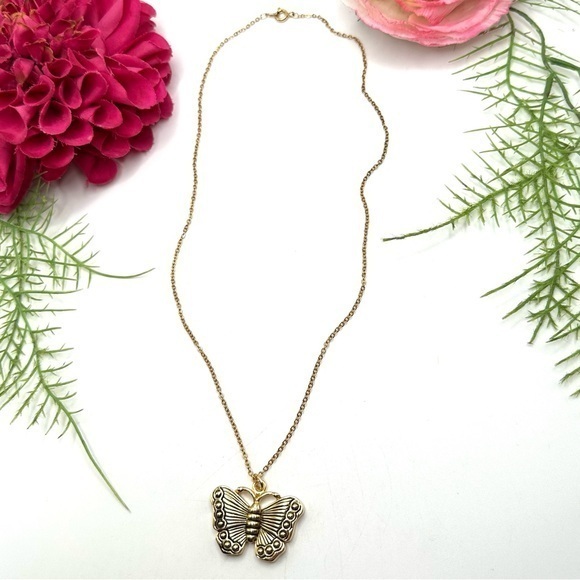 Jewelry - NEW⚜️Golden Butterfly Charm Necklace